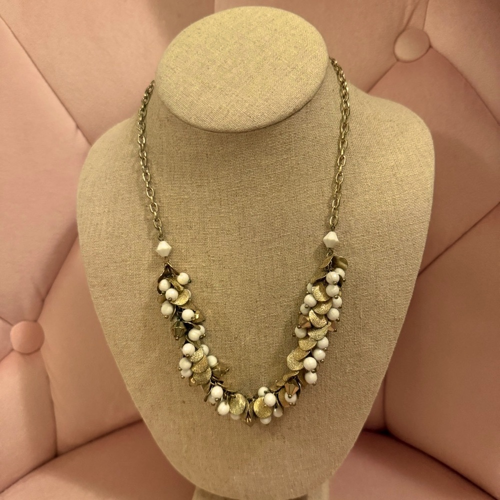 Vclm Vintage Mid Century Modern Gold and White Beaded Necklace